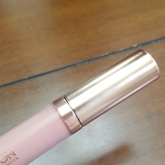 🙂 REVOLUTION LIPSTICK - Picture 2 of 6